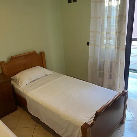 Hotel Xhejsoni *