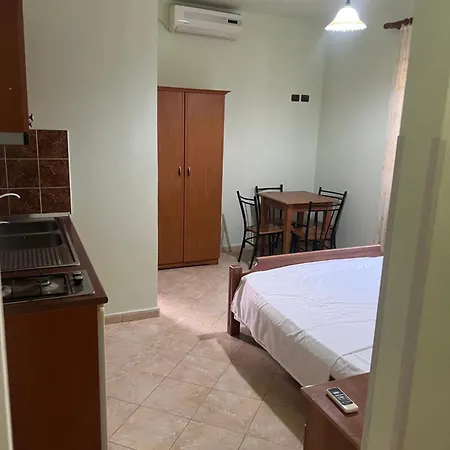 Xhejsoni Hotel *