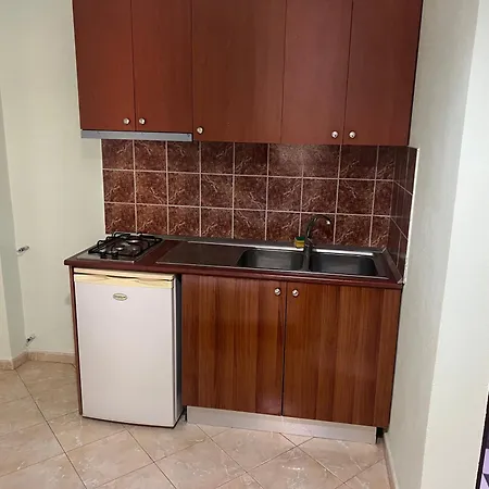 Xhejsoni Hotel *