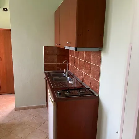 Xhejsoni Hotel *